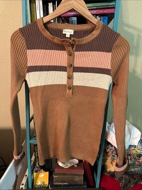 Hem & Thread Ribbed Henley Sweater in Brown, Pink & Cream